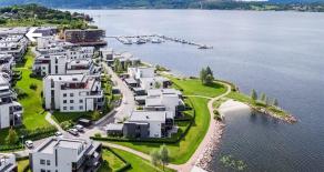 Engersand Havn: Påkostet 3-roms toppleilighet – Fantastisk panorama fjordutsikt – Terrasse på 3 sider av leiligheten på ca. 100 kvm med Jacuzzi – Garasje – Heis – 2 boder
