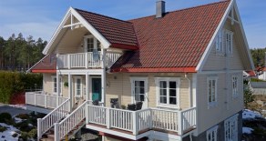 Ormåsen- Stor sveitservilla med hybel/sokkelleilighet – Solrike terrasser – Garasje – 6 sov – Naturskjønt – Barnevennlig