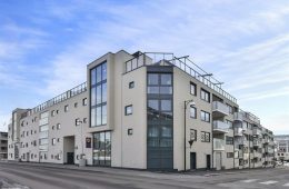 Bragernes Sentralt/Drammen Lekker 3-roms fra 2017 – Vestvendt balkong – Skjermet bakgård – Felles takterrasse – Garasjeplass – Heis – IN-ordning!
