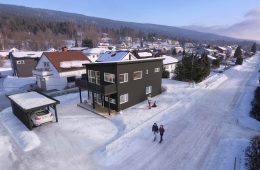 Solbergelva/Nedre Eiker – Lekker prosjektert enebolig med carport ferdig i 2019 – 2 bad + vaskerom – 2 stuer – 3 soverom – Førstemann til mølla!