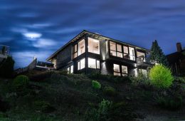Austad Skog/Drammen – Påkostet prisbelønnet arkitekttegnet praktvilla med dobbel garasje – Fantastisk utsikt fra herlige terrasser – Solrikt!