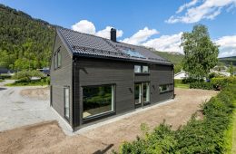 Solbergmoen/Nedre Eiker – Flytt rett inn i en lekker nyoppført enebolig sommeren 2019 – 2 stuer – 2 bad – 3 soverom – Utsikt – Barnevennlig!