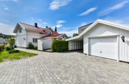 Mjøndalen Sentrum / Drammen Lekker, oppgradert enebolig med garasje, carport og hybel med leieinntekter på kr 8 500 – Rolig/Sentralt. Nær Togstasjon