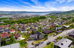 Danvik / Drammen Lekker, oppgradert 4 roms Selveierleilighet – Veranda – Formidabel utsikt – Egen hagedel og P-plass – Sogner til Danvik!