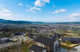 Harakollen – Fantastisk tomt på hele 1793 kvm – Solrikt – Panoramautsikt – Godkjent ett-trinns søknad, enebolig/garasje!