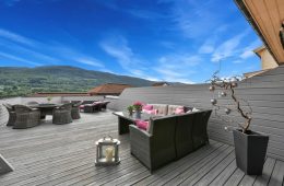 Elveparken/Åssiden/Drammen Lekker 3-roms toppleilighet – Stor terrasse – Herlig utsikt over elven – 2 garasjer – Heis – Sol fra morgen til kveld!