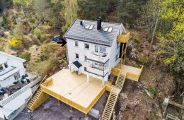 Tangen/Drammen Betydelig oppgradert halvdel av tomannsbolig o/2 plan med 1 praktikantdel. Carport! Boligen er utleid for 17 000 pr.mnd!