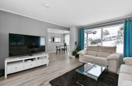 Mariås/Svelvik/Drammen Innholdsrik enebolig med garasje og carport – 6 sov – Stor hage med hekk – Trafikkstille og barnevennlig beliggenhet!
