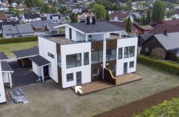 Krokstadelva/Drammen – 4 av 4 solgt! Ny bolig med stilig funkispreg o/2 plan + takterrasse, garasje og carport!