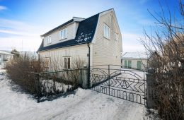 Krokstadelva Sentralt/Drammen Barnevennlig og sentralt beliggende klassisk enebolig over 2 plan – Uthus – Terrasse – Solrik tomt – Etterspurt område!