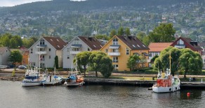 Gyldenløve Brygge/Strømsø: Lekker/påkostet 3-roms selveier*Garasje*Terrasse*Idyllisk ved elvebredden*Nærhet til tog*Peis